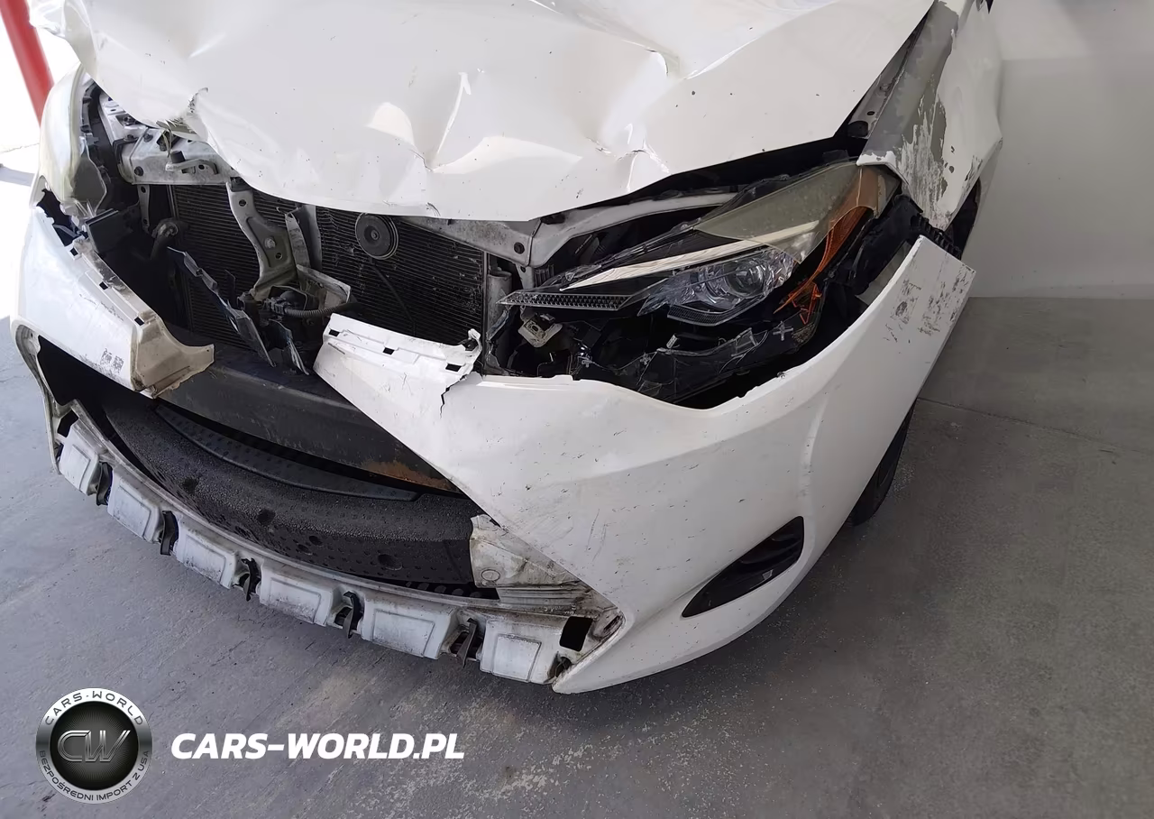 2017 Toyota Corolla Le VIN:5YFBURHE9HP584322 - 6