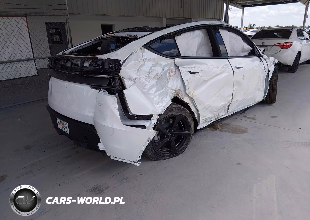 2026 Tesla Model Y Premium Rear-Wheel Drive-Rear-Wheel Drive VIN:7SAYGDED7TA662987 - 4