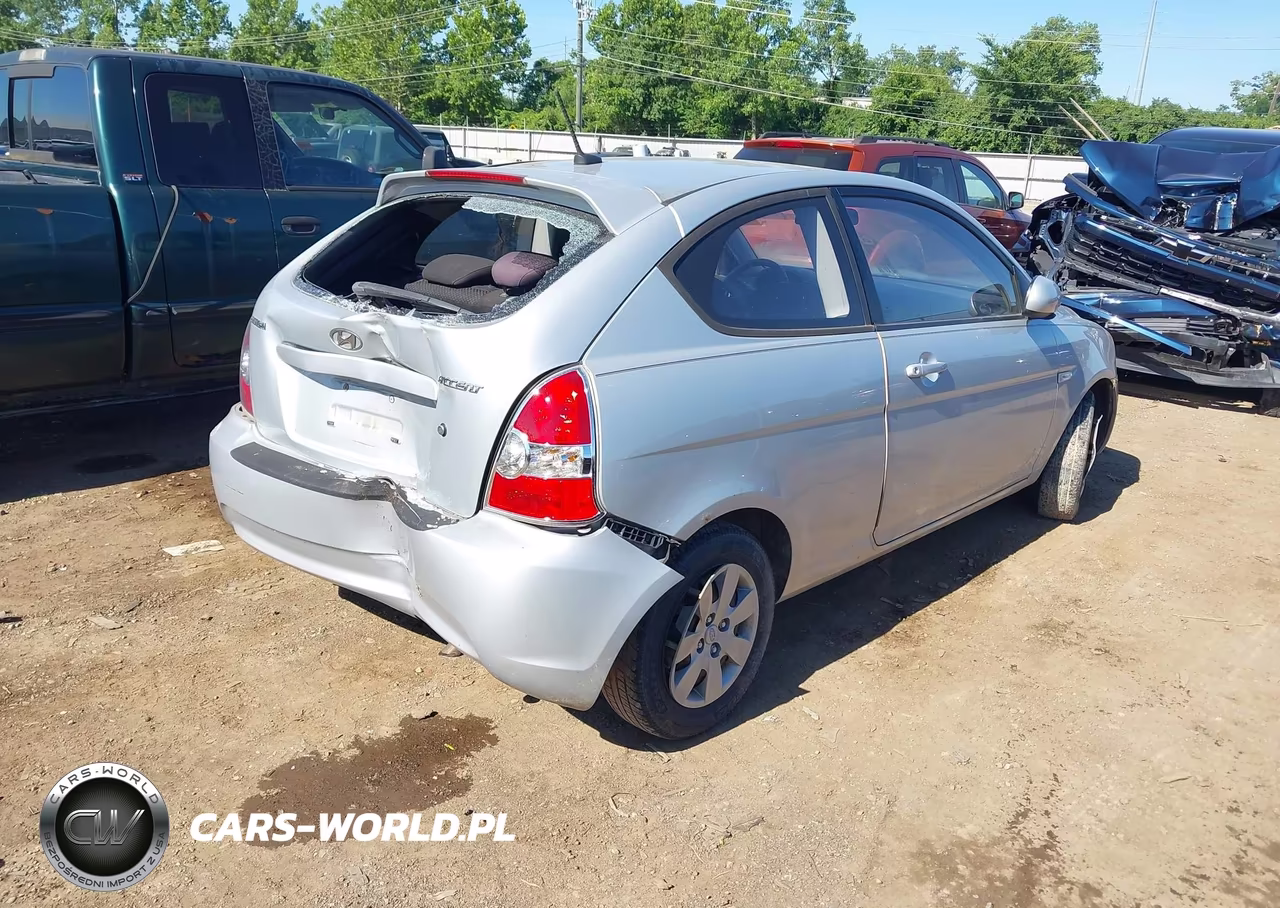 2010 Hyundai Accent Gs VIN:KMHCM3AC8AU167658 - 4