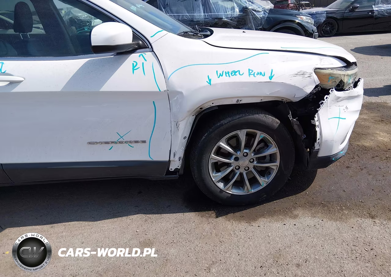 2019 Jeep Cherokee Latitude Plus Fwd VIN:1C4PJLLB2KD184153 - 18