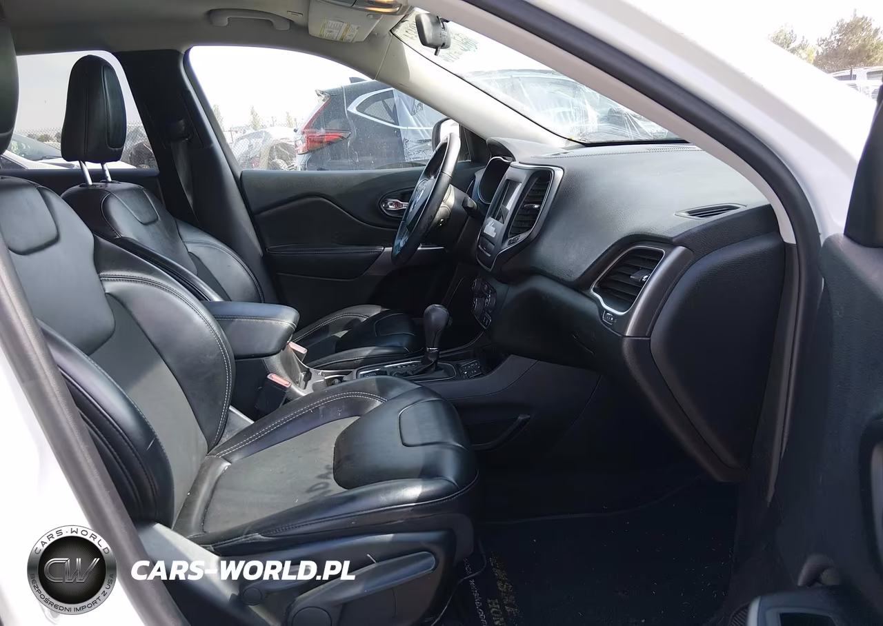 2019 Jeep Cherokee Latitude Plus Fwd VIN:1C4PJLLB2KD184153 - 5
