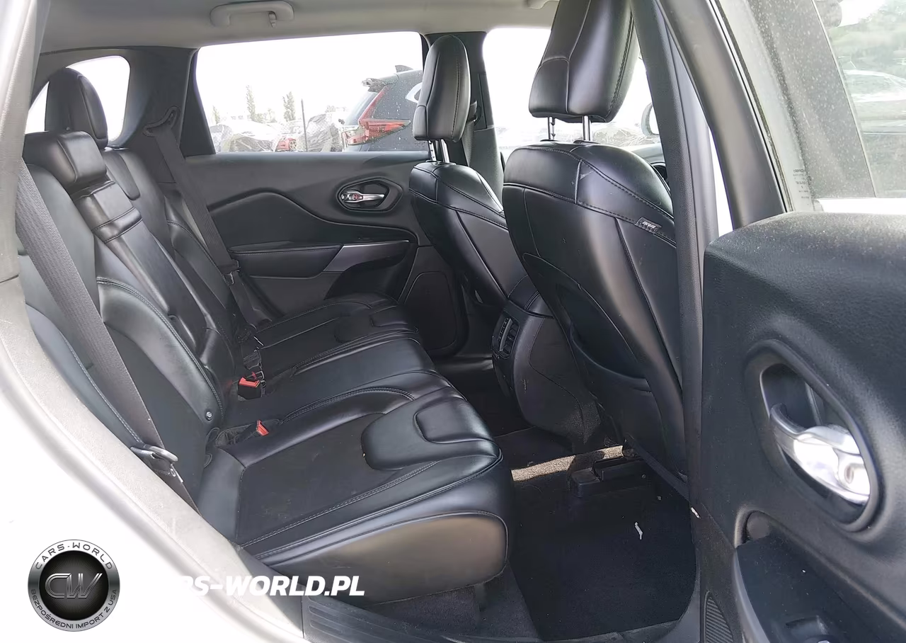 2019 Jeep Cherokee Latitude Plus Fwd VIN:1C4PJLLB2KD184153 - 8