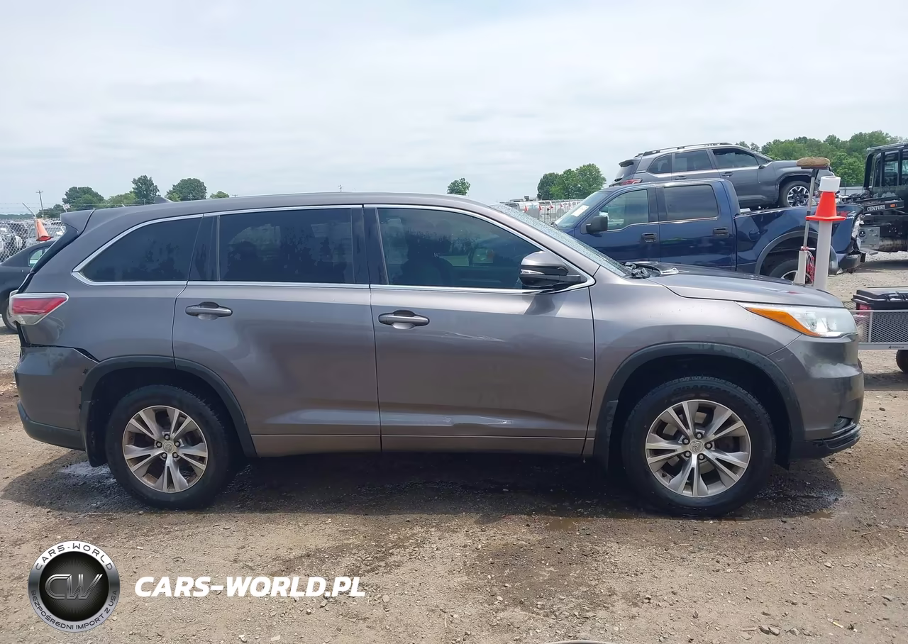 2015 Toyota Highlander Le Plus V6 VIN:5TDZKRFH3FS086817 - 14