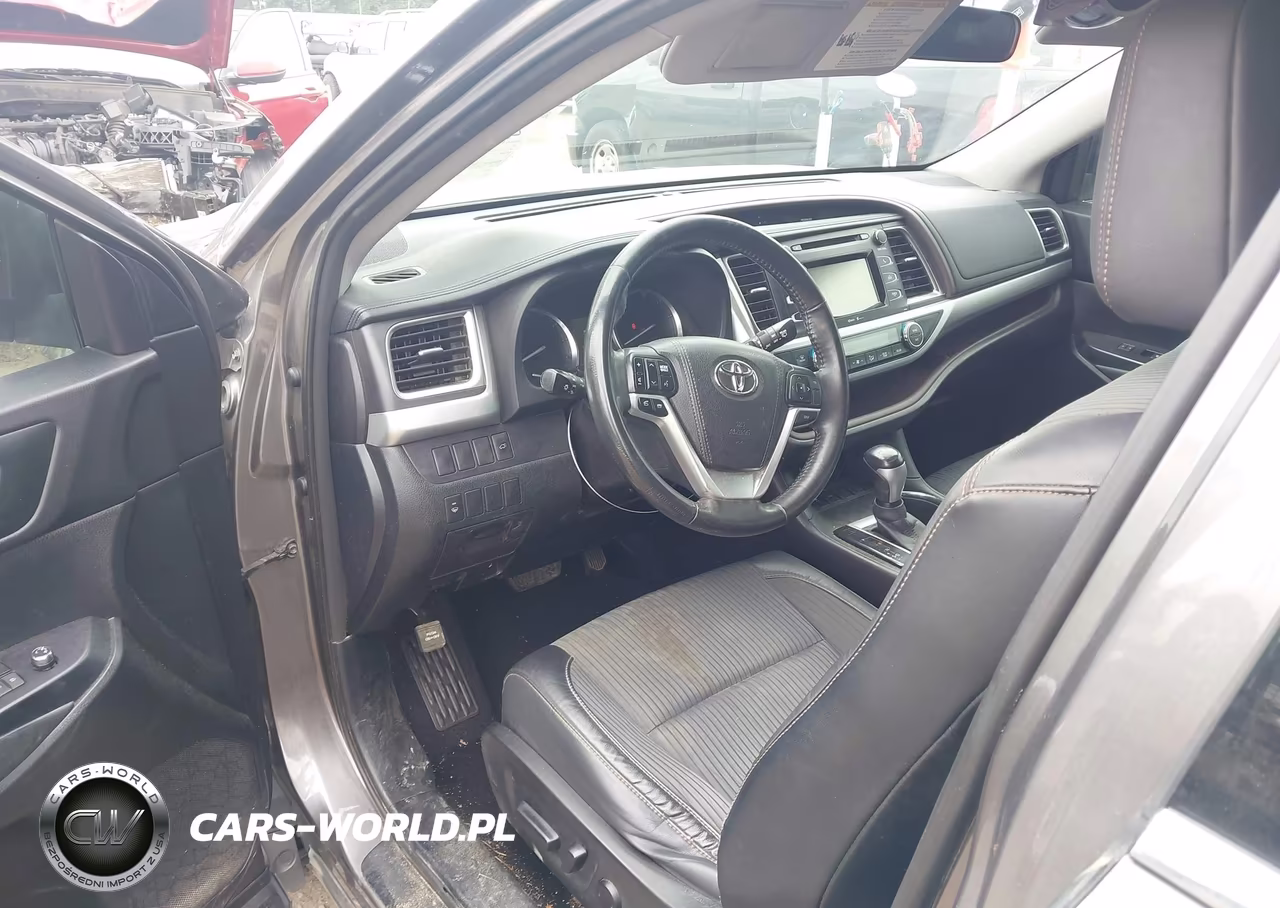 2015 Toyota Highlander Le Plus V6 VIN:5TDZKRFH3FS086817 - 18