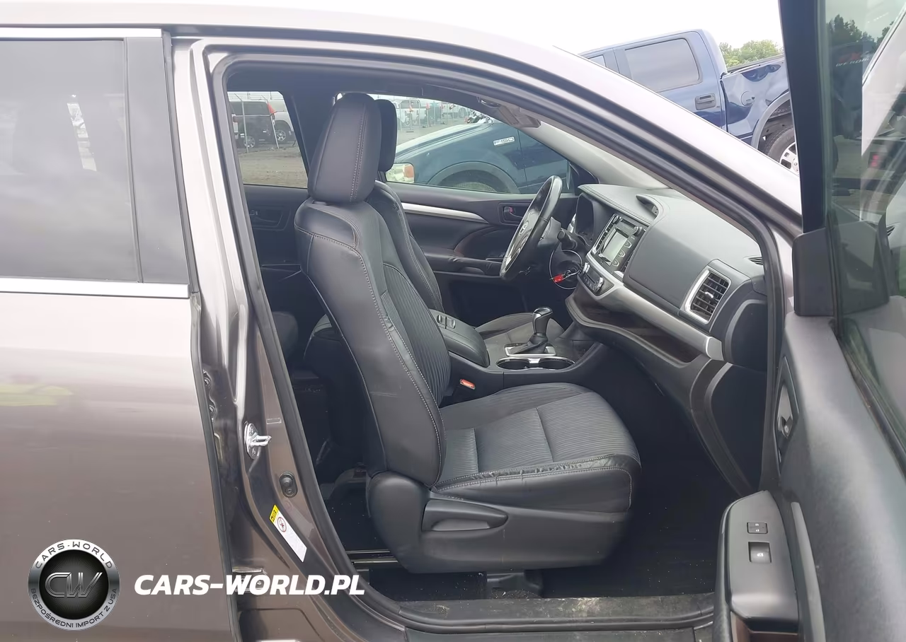 2015 Toyota Highlander Le Plus V6 VIN:5TDZKRFH3FS086817 - 5