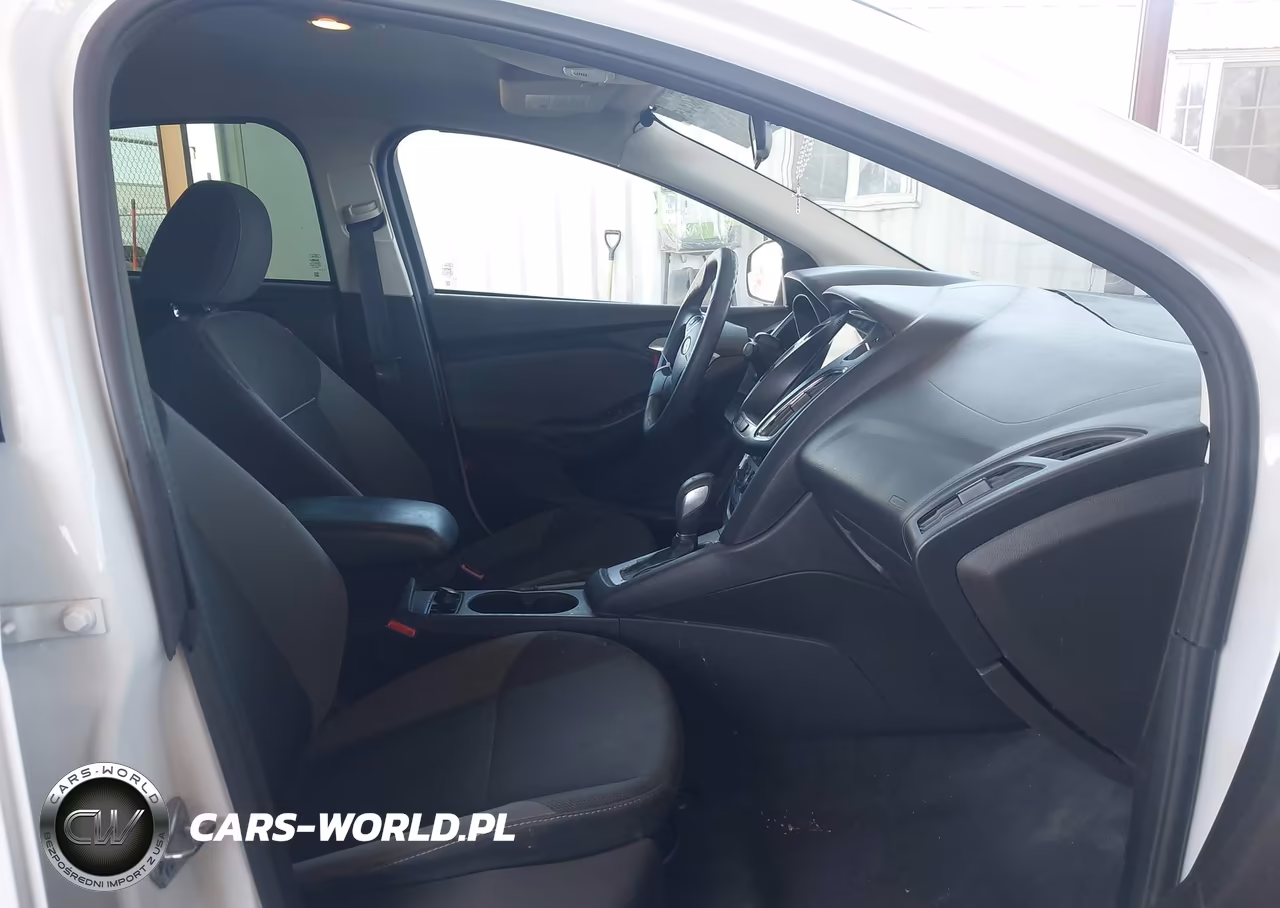 2014 Ford Focus Se VIN:1FADP3F26EL419473 - 5