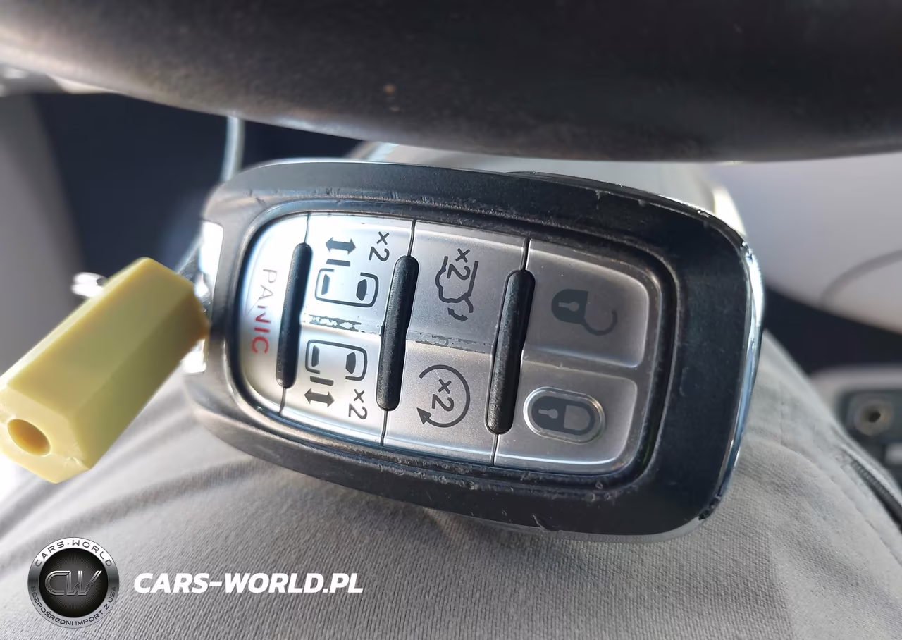 2018 Chrysler Pacifica Touring L VIN:2C4RC1BG4JR110653 - 11