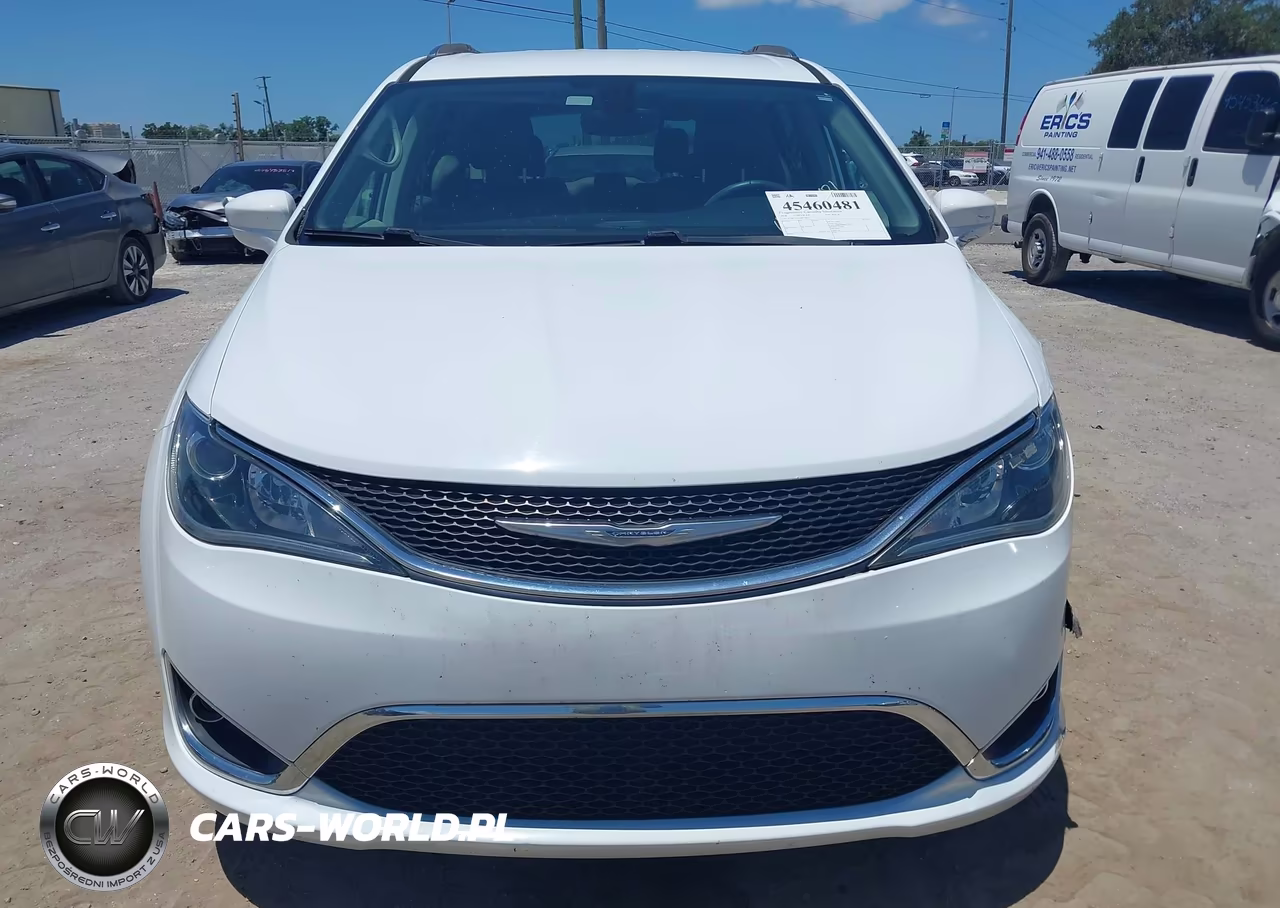 2018 Chrysler Pacifica Touring L VIN:2C4RC1BG4JR110653 - 12