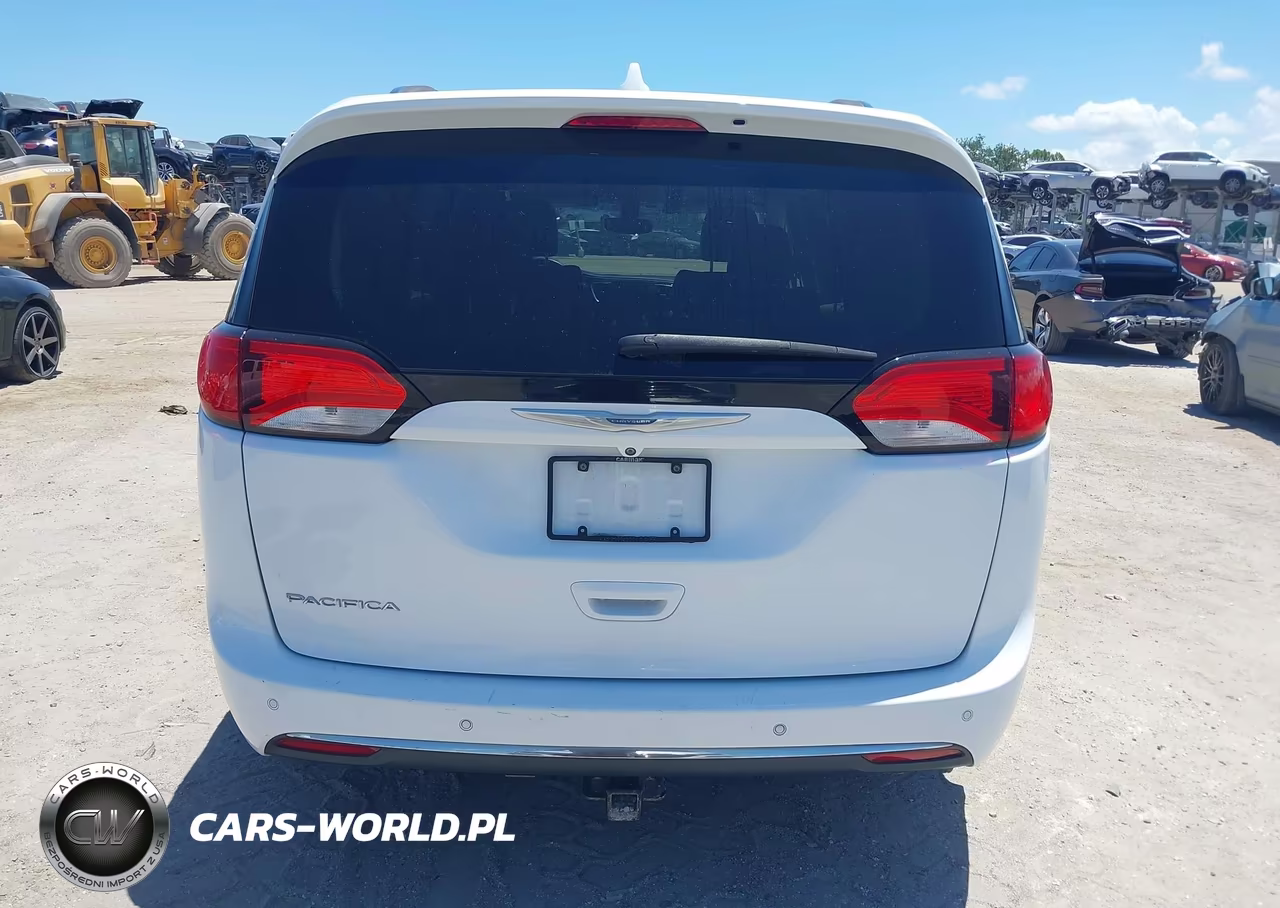2018 Chrysler Pacifica Touring L VIN:2C4RC1BG4JR110653 - 16