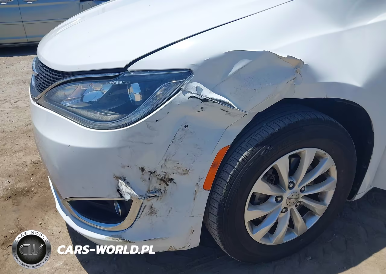 2018 Chrysler Pacifica Touring L VIN:2C4RC1BG4JR110653 - 6