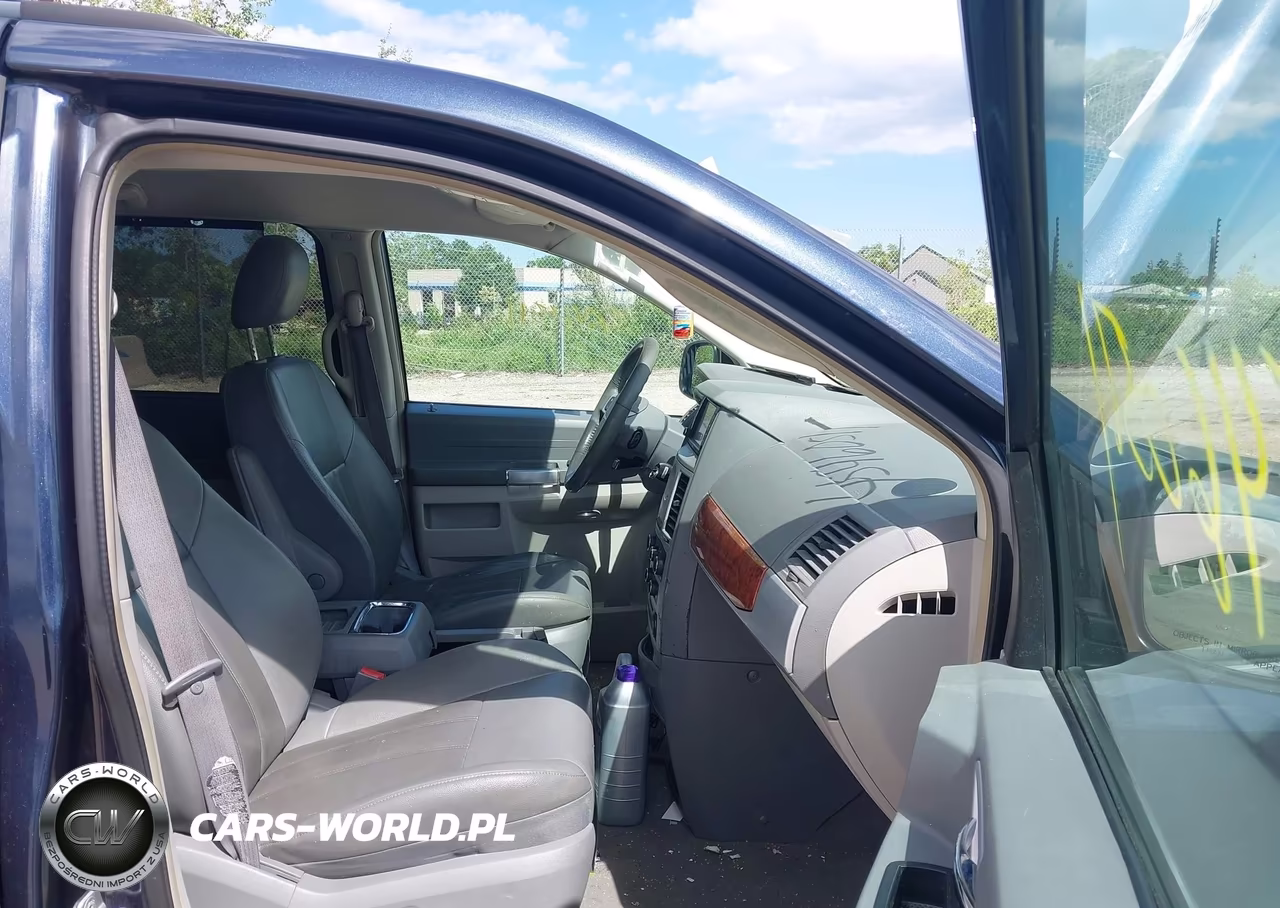 2008 Chrysler Town & Country Touring VIN:2A8HR54P58R787616 - 5