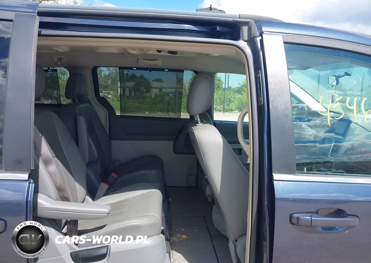 2008 Chrysler Town & Country Touring VIN:2A8HR54P58R787616 - 8