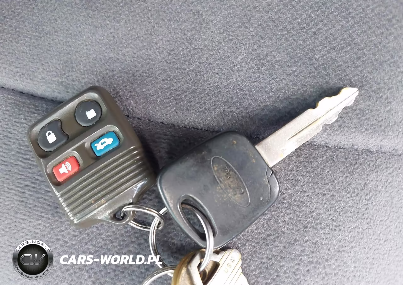 2001 Ford Crown Victoria Lx VIN:2FAFP74W11X201234 - 11