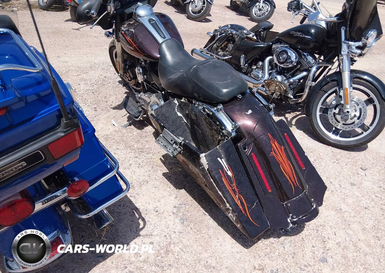 2011 Harley-Davidson Flhx VIN:1HD1KBM16BB654049 - 3