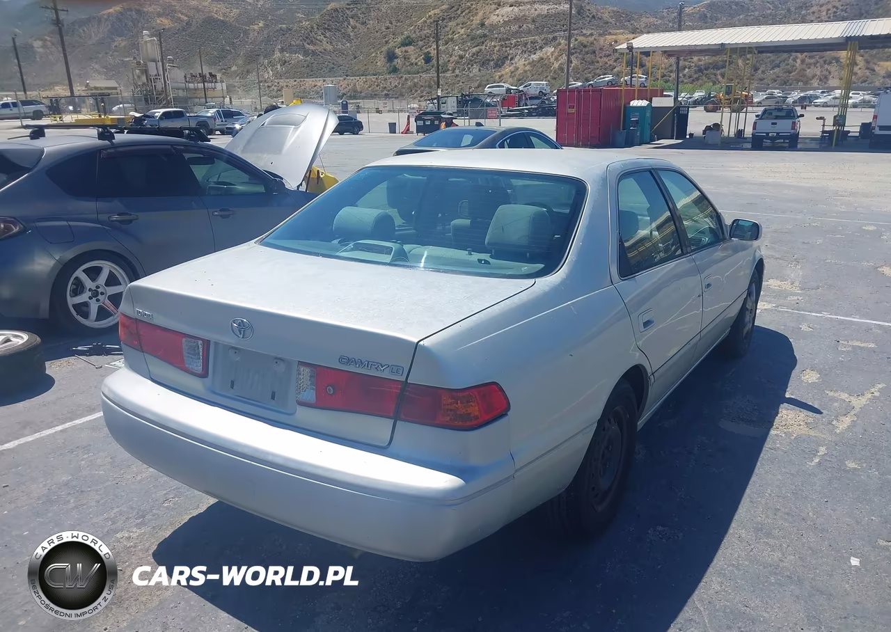 2000 Toyota Camry Le VIN:JT2BG22K4Y0440001 - 4