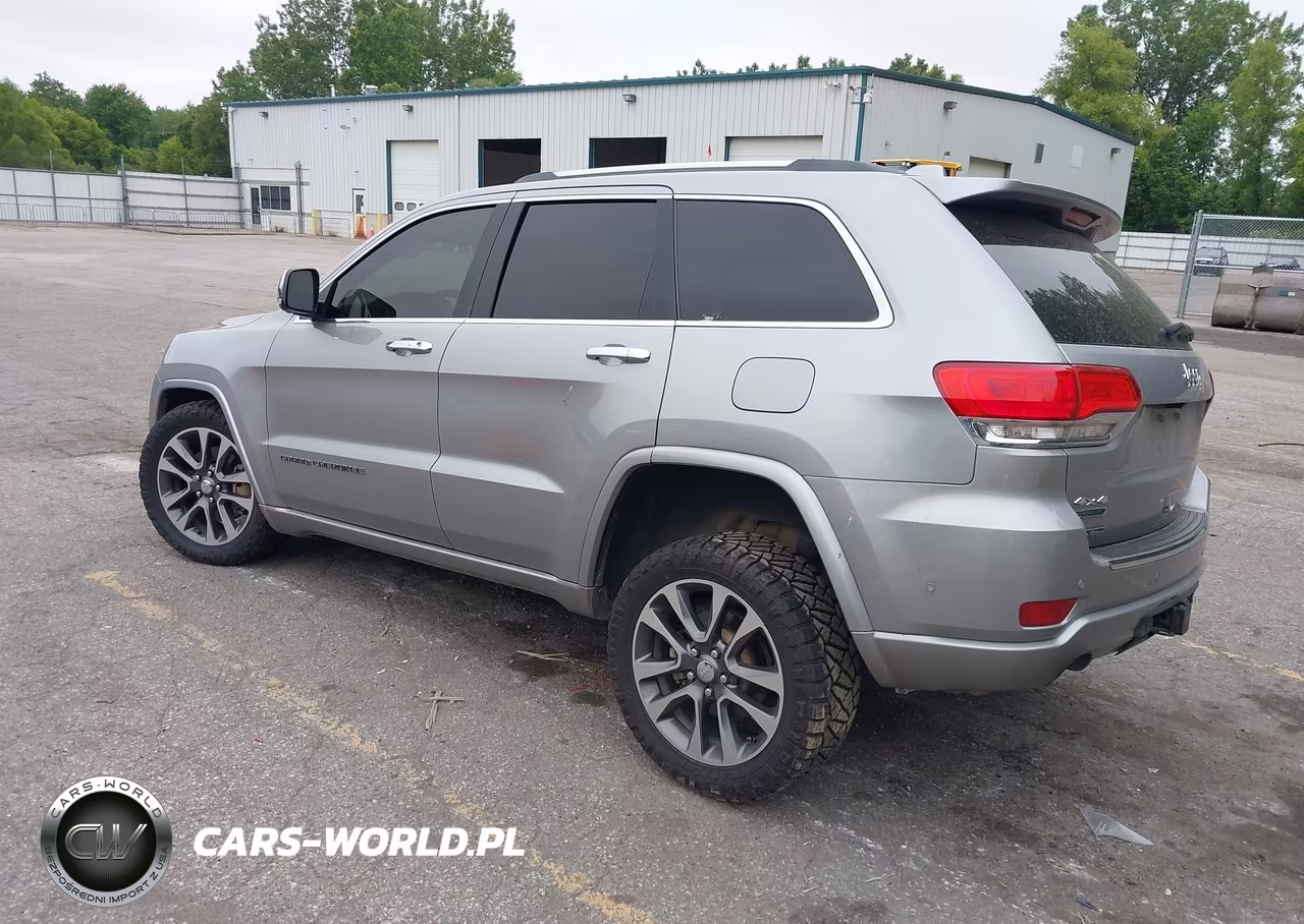 2018 Jeep Grand Cherokee Overland 4X4 VIN:1C4RJFCM9JC398816 - 3