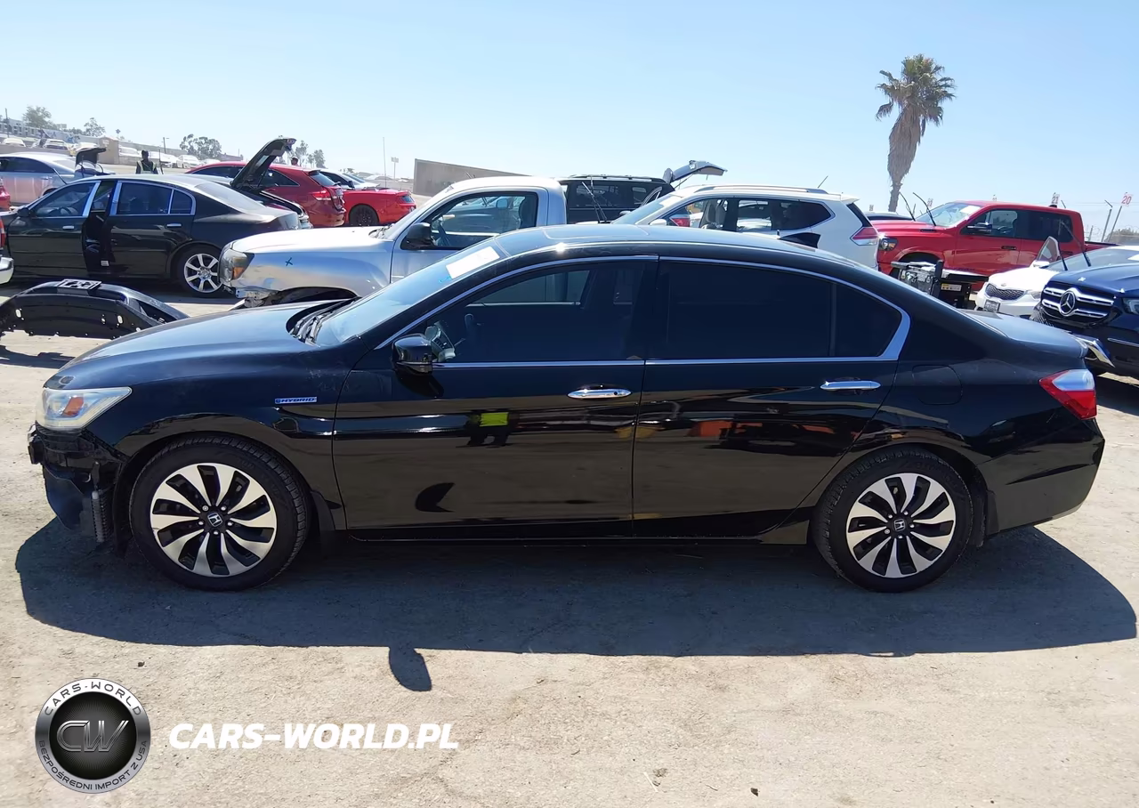 2015 Honda Accord Hybrid Touring VIN:1HGCR6F76FA009395 - 15