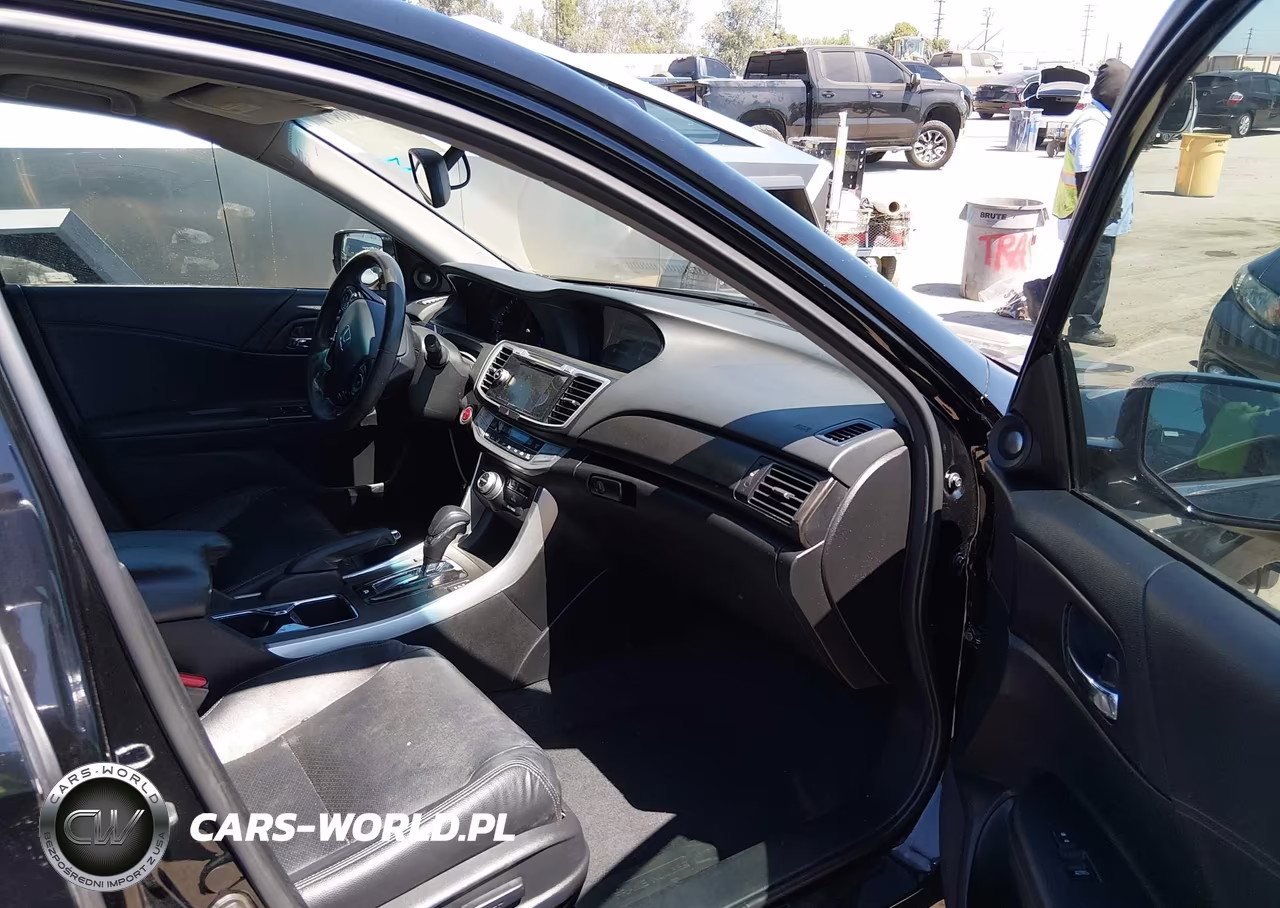 2015 Honda Accord Hybrid Touring VIN:1HGCR6F76FA009395 - 5