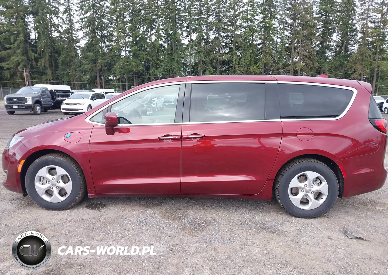 2018 Chrysler Pacifica Hybrid Touring Plus VIN:2C4RC1H70JR306919 - 14