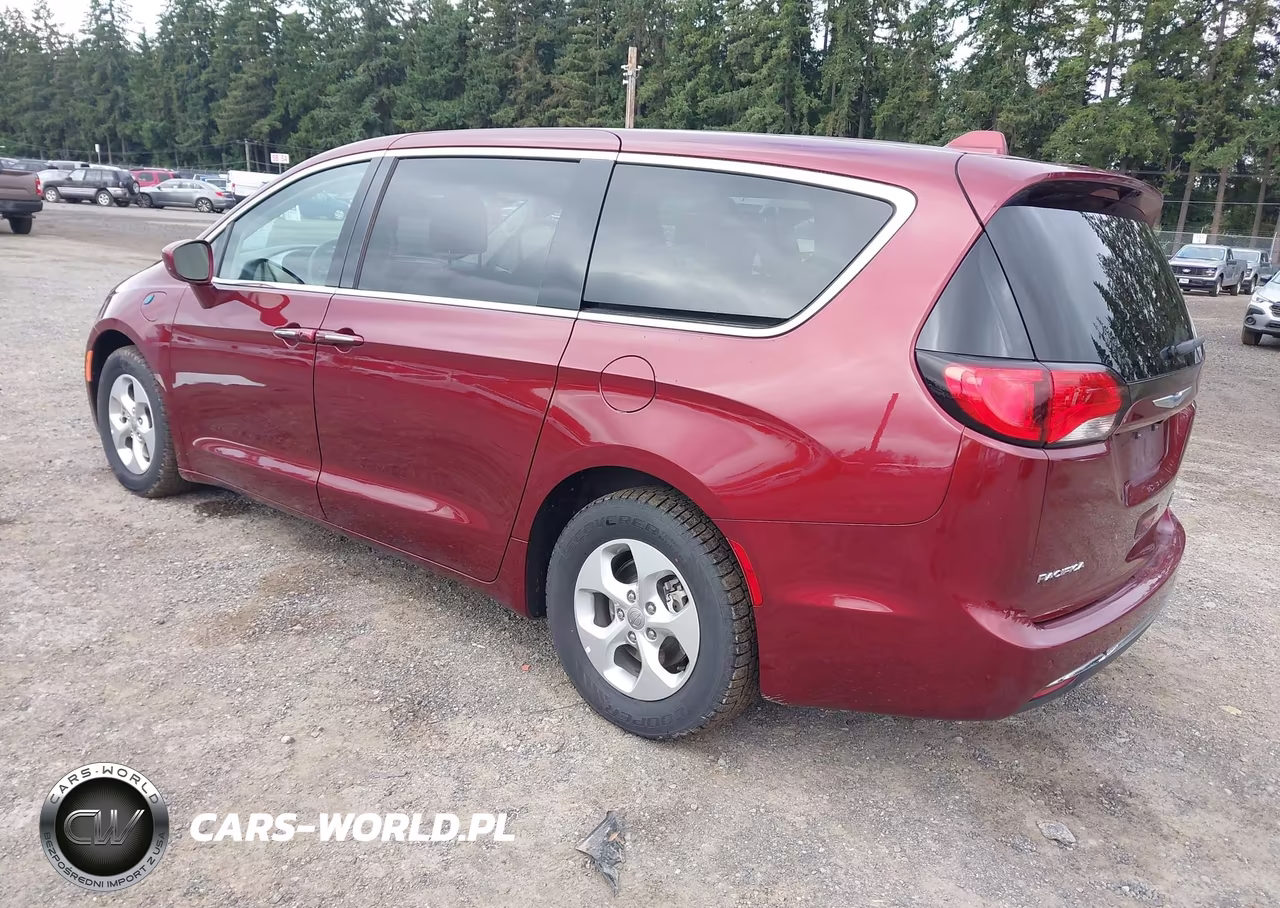 2018 Chrysler Pacifica Hybrid Touring Plus VIN:2C4RC1H70JR306919 - 3