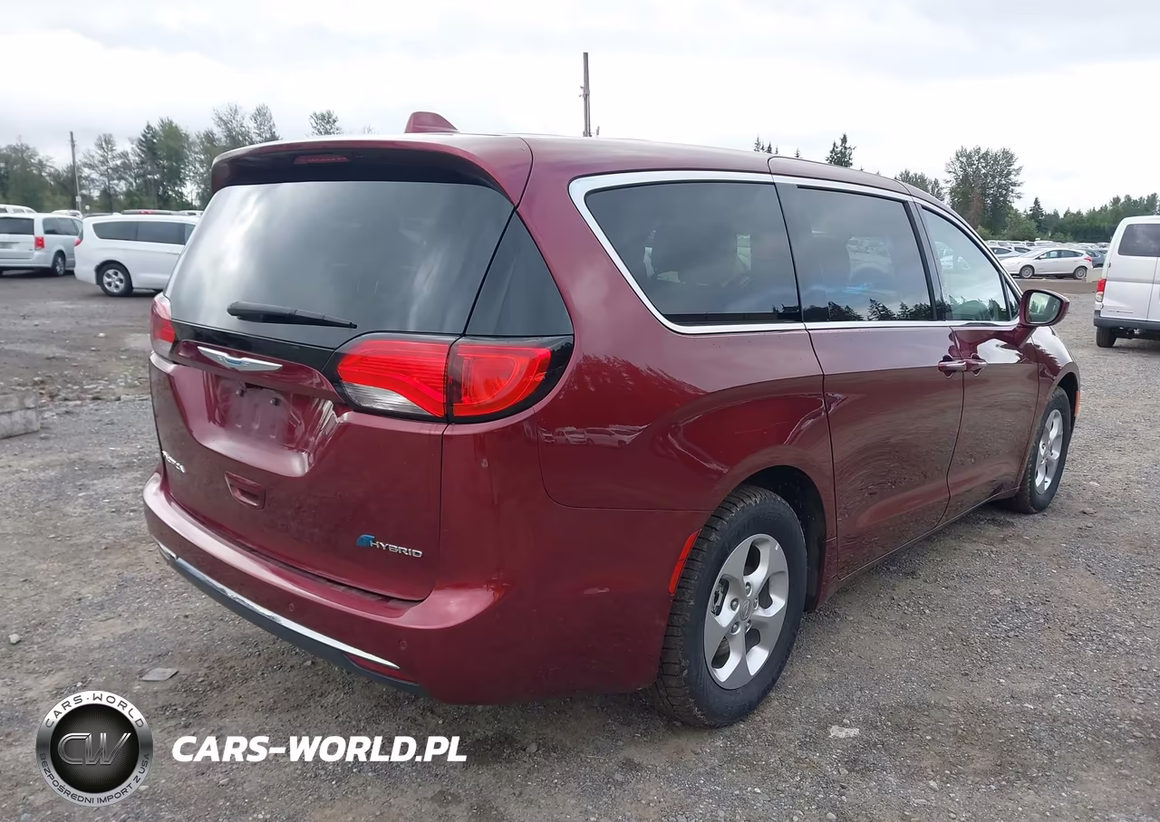 2018 Chrysler Pacifica Hybrid Touring Plus VIN:2C4RC1H70JR306919 - 4