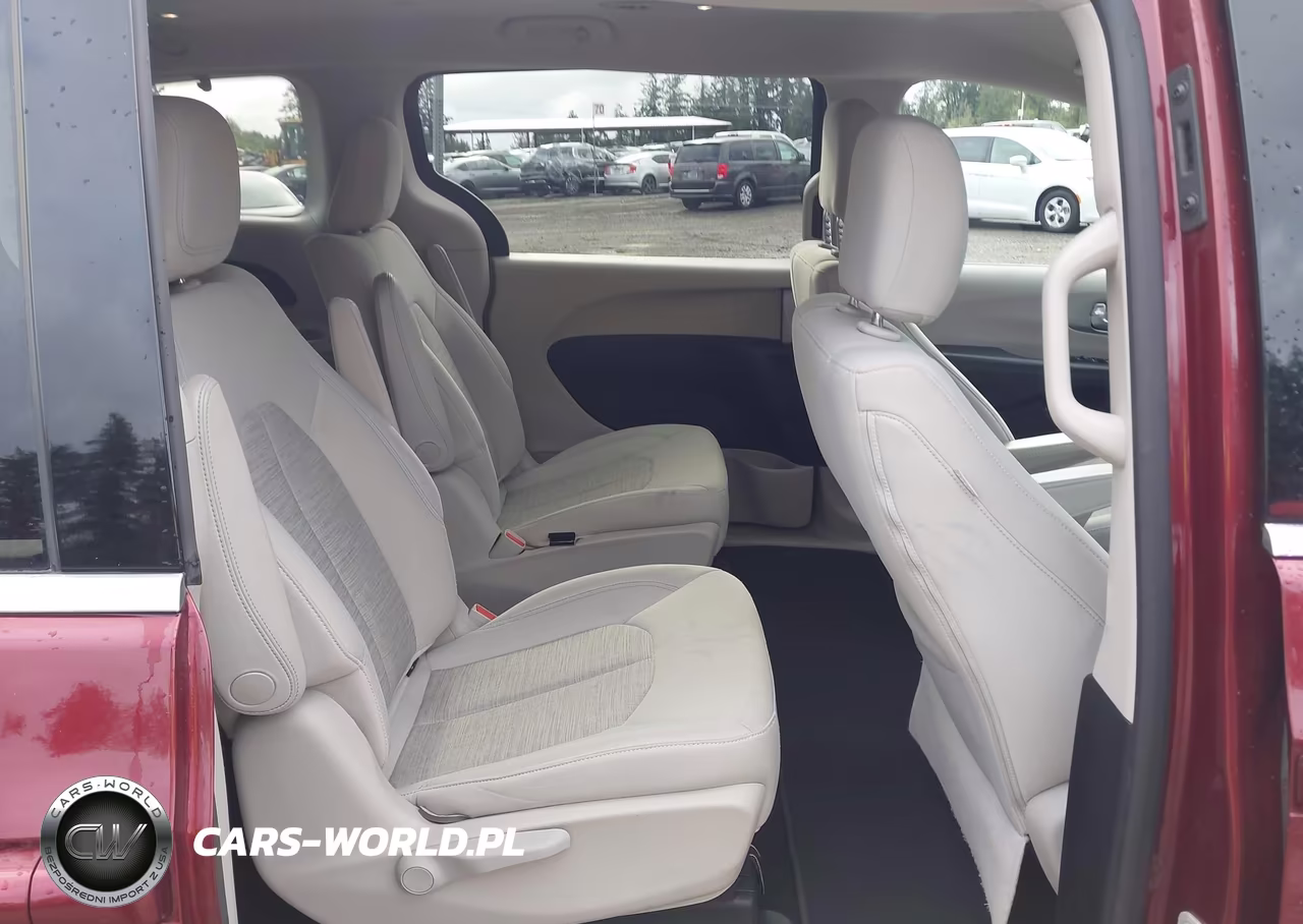 2018 Chrysler Pacifica Hybrid Touring Plus VIN:2C4RC1H70JR306919 - 8