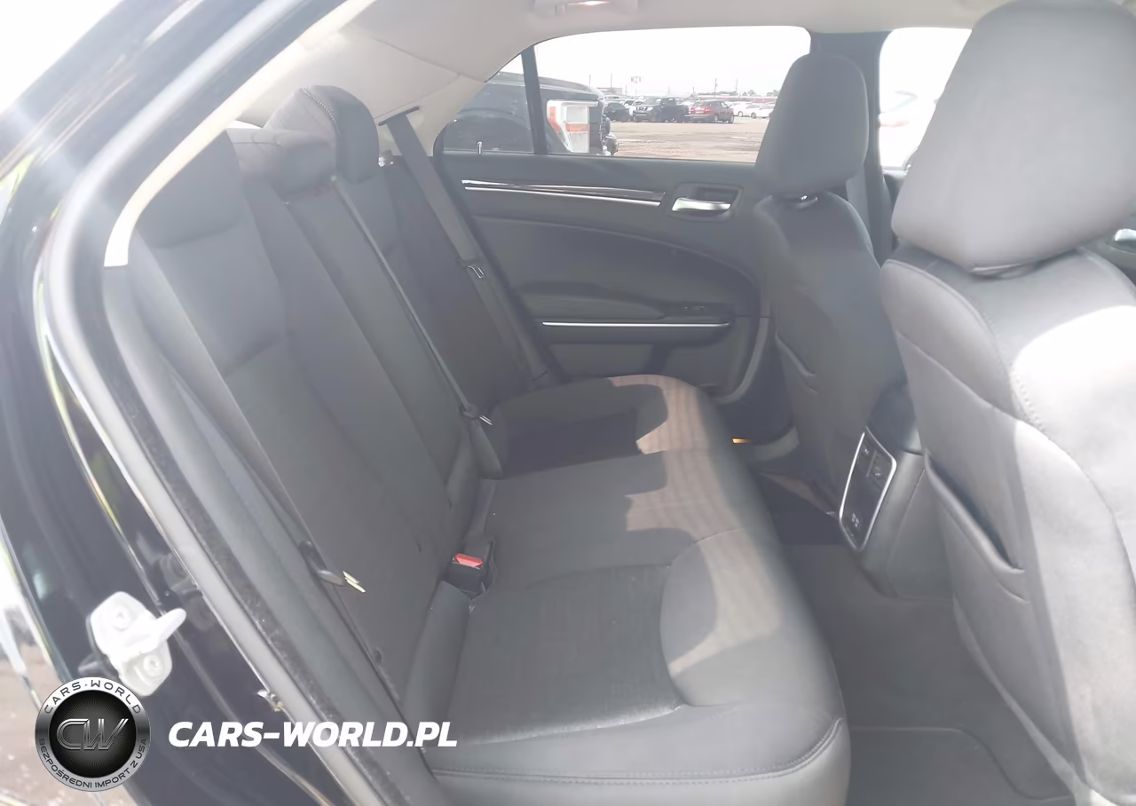 2023 Chrysler 300 Touring VIN:2C3CCAAG8PH613905 - 8