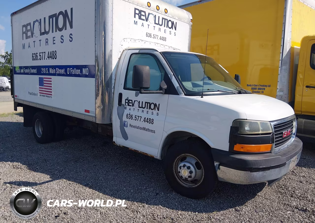 2005 Chevrolet Express Cutaway Base W-C7A