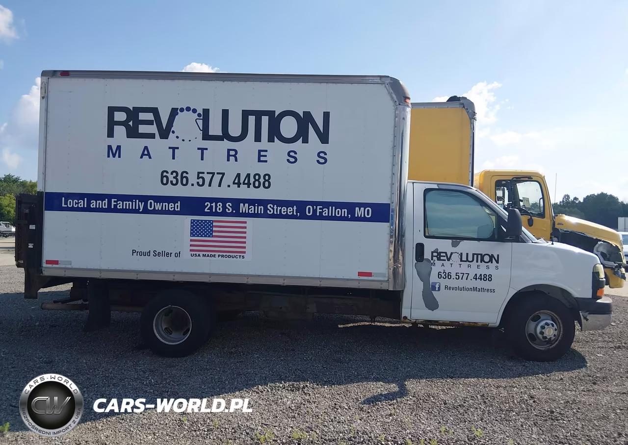 2005 Chevrolet Express Cutaway Base W-C7A VIN:1GBJG31U951264150 - 13