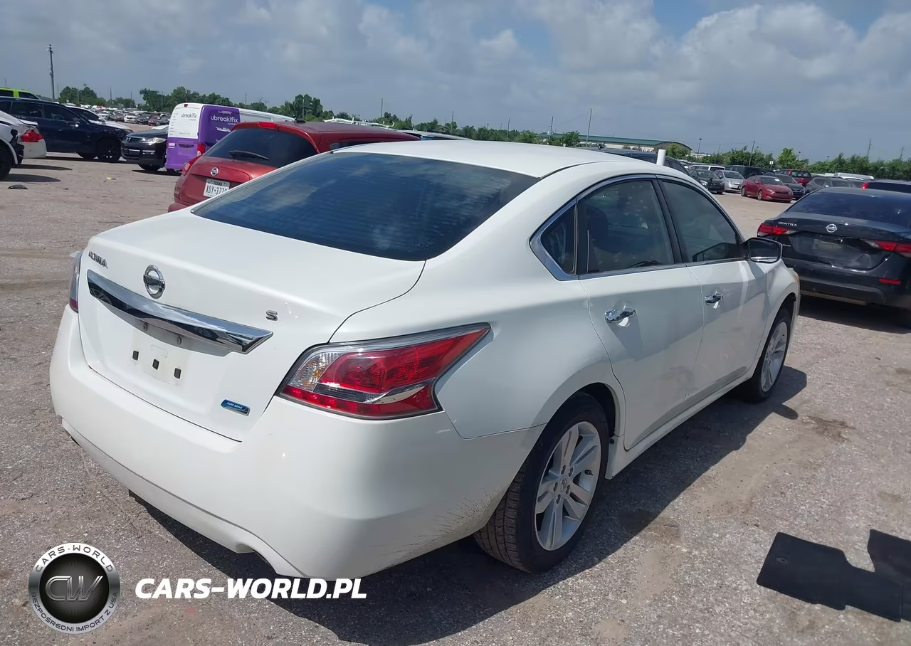2014 Nissan Altima 2.5 S VIN:1N4AL3AP6EN214242 - 4