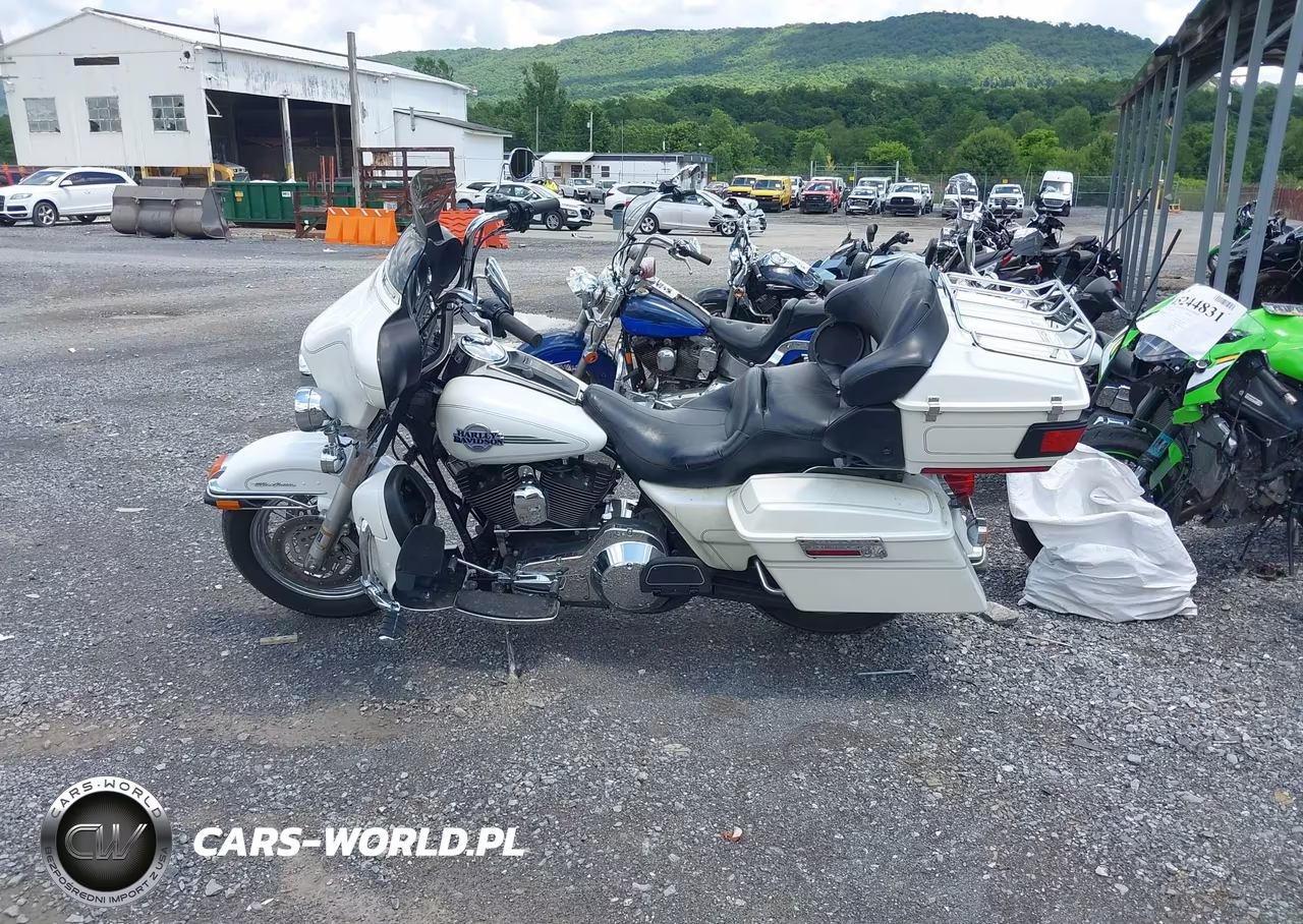 2006 Harley-Davidson Flhtcui VIN:1HD1FCW196Y695138 - 13