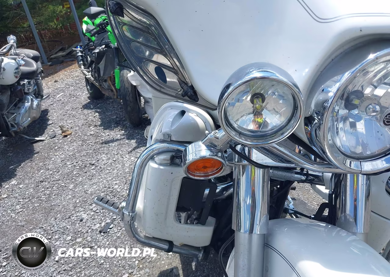 2006 Harley-Davidson Flhtcui VIN:1HD1FCW196Y695138 - 16