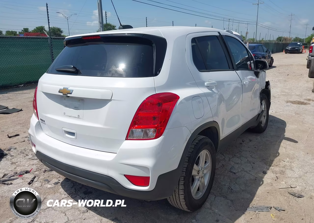 2019 Chevrolet Trax Ls VIN:3GNCJKSB4KL249936 - 4