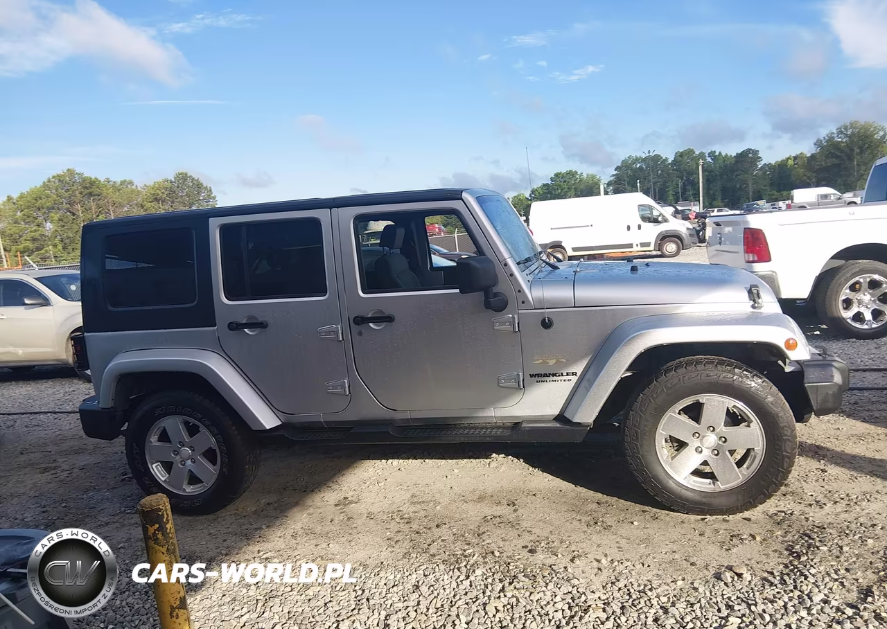2008 Jeep Wrangler Unlimited Sahara VIN:1J4GA59128L587309 - 13