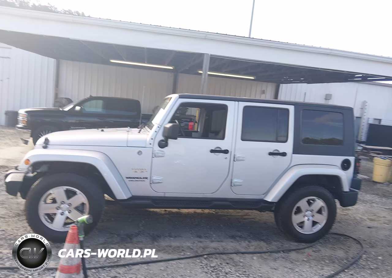 2008 Jeep Wrangler Unlimited Sahara VIN:1J4GA59128L587309 - 14