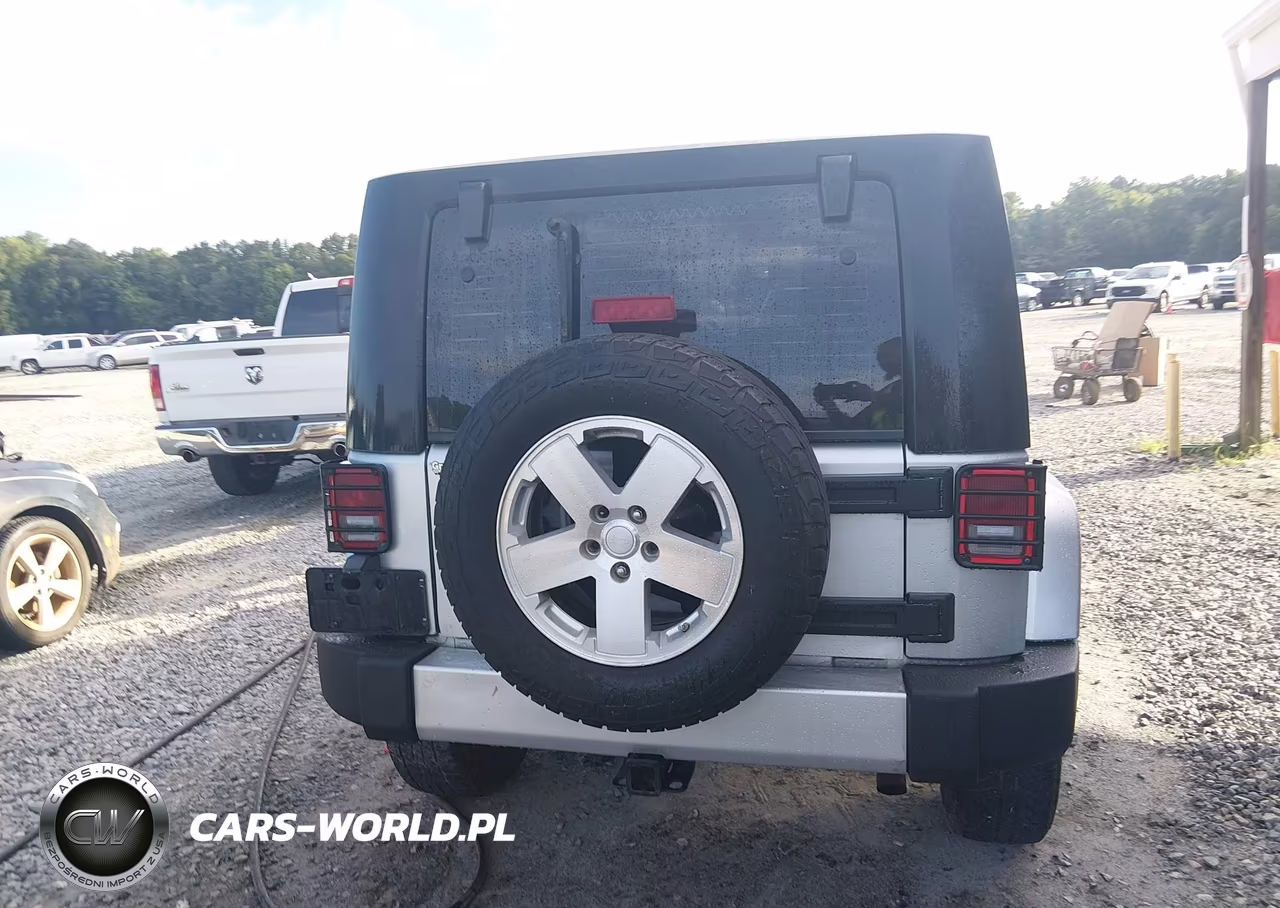2008 Jeep Wrangler Unlimited Sahara VIN:1J4GA59128L587309 - 16