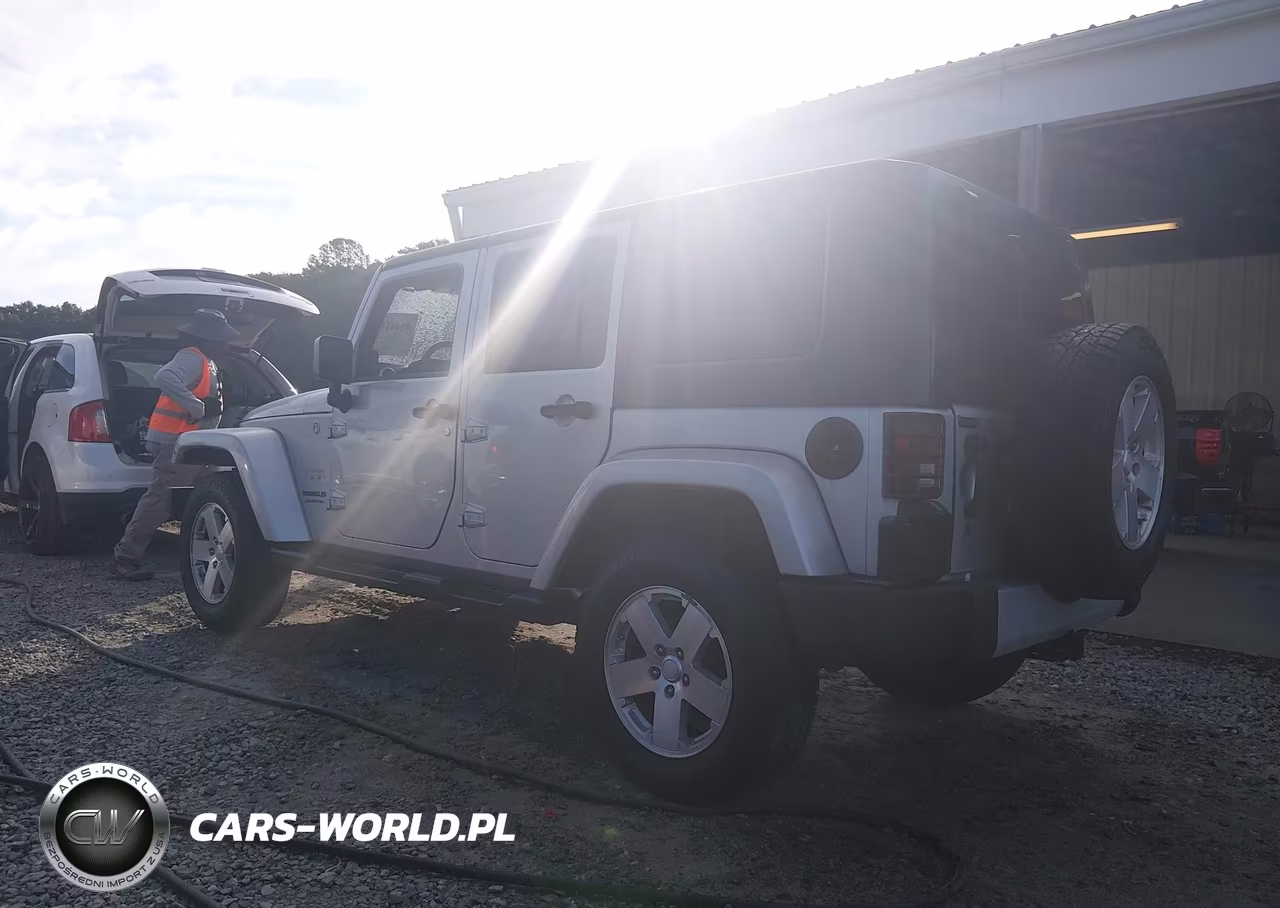 2008 Jeep Wrangler Unlimited Sahara VIN:1J4GA59128L587309 - 3