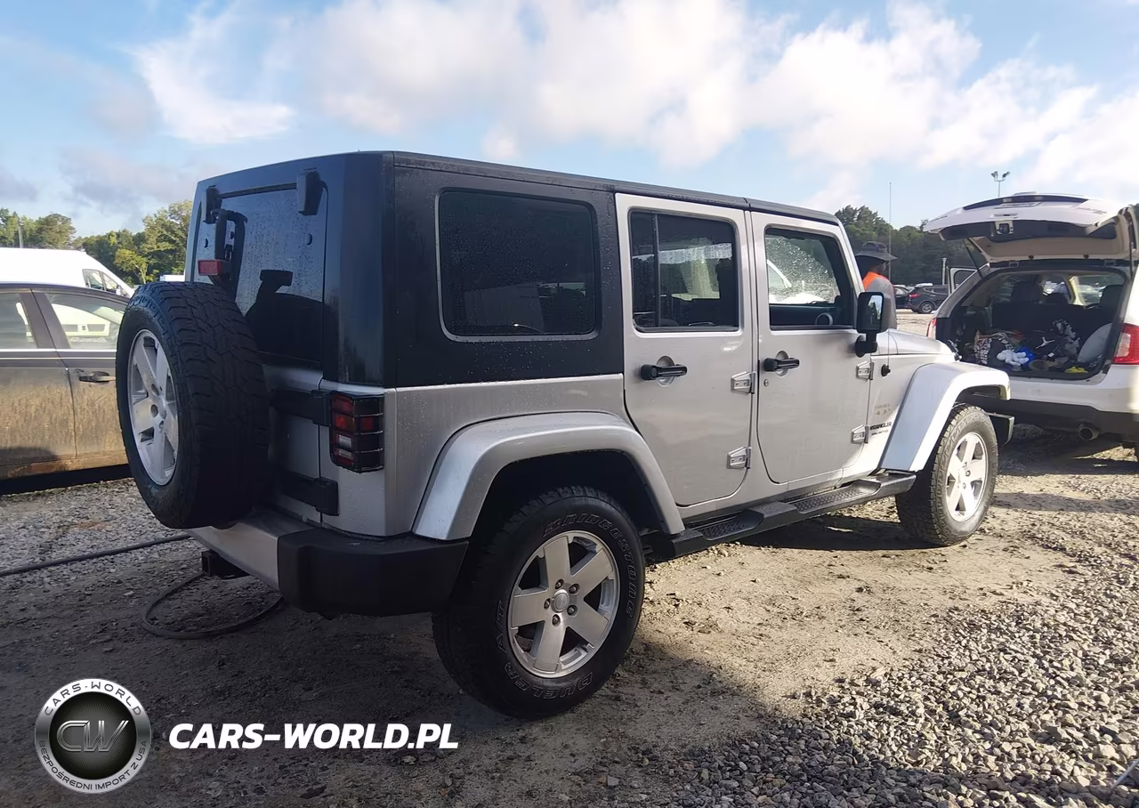 2008 Jeep Wrangler Unlimited Sahara VIN:1J4GA59128L587309 - 4