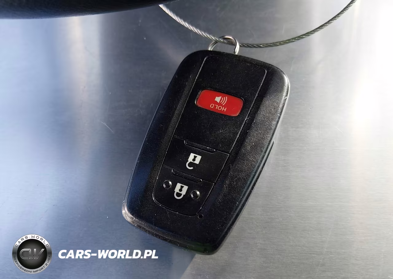 2018 Toyota Prius Four VIN:JTDKARFU8J3552107 - 11