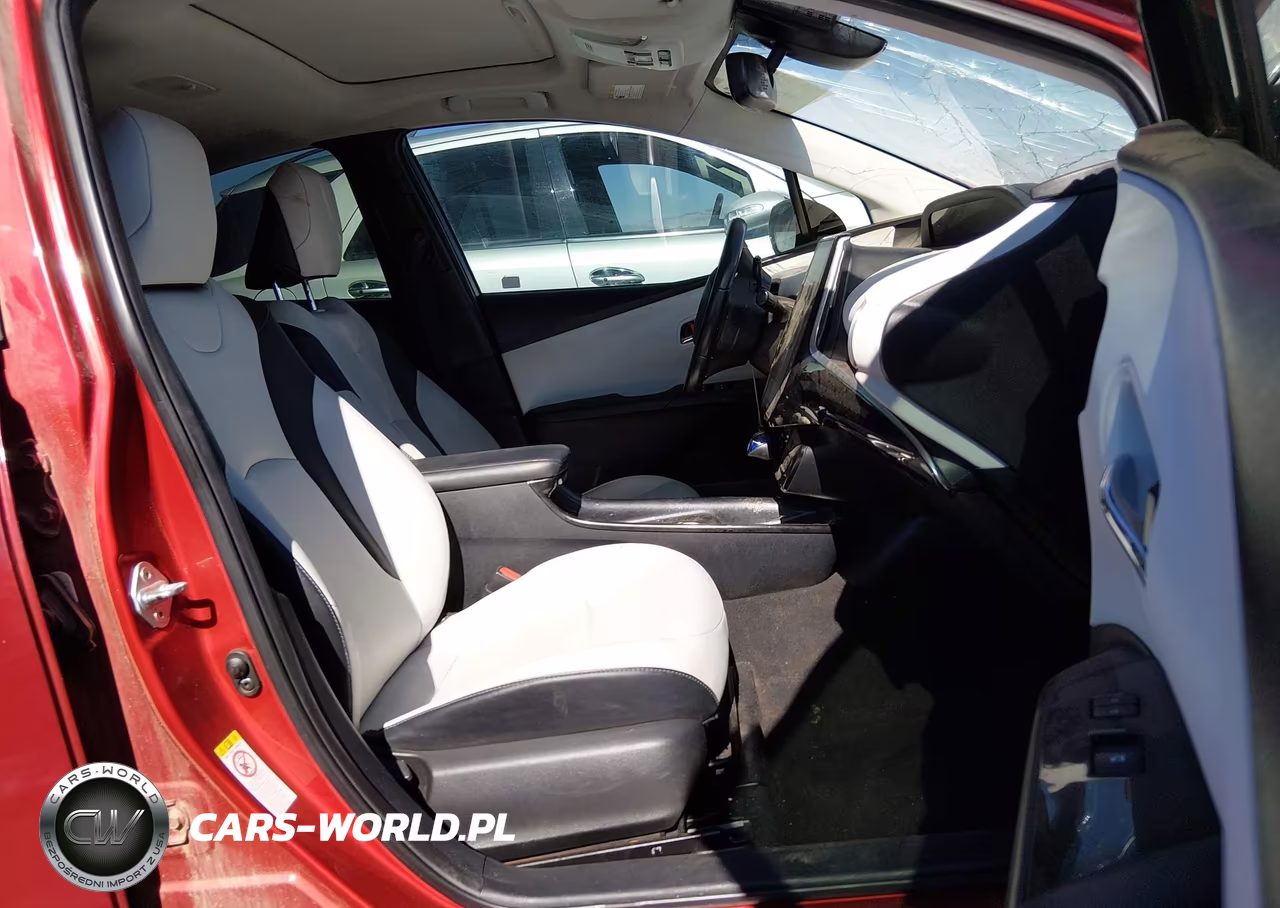 2018 Toyota Prius Four VIN:JTDKARFU8J3552107 - 5