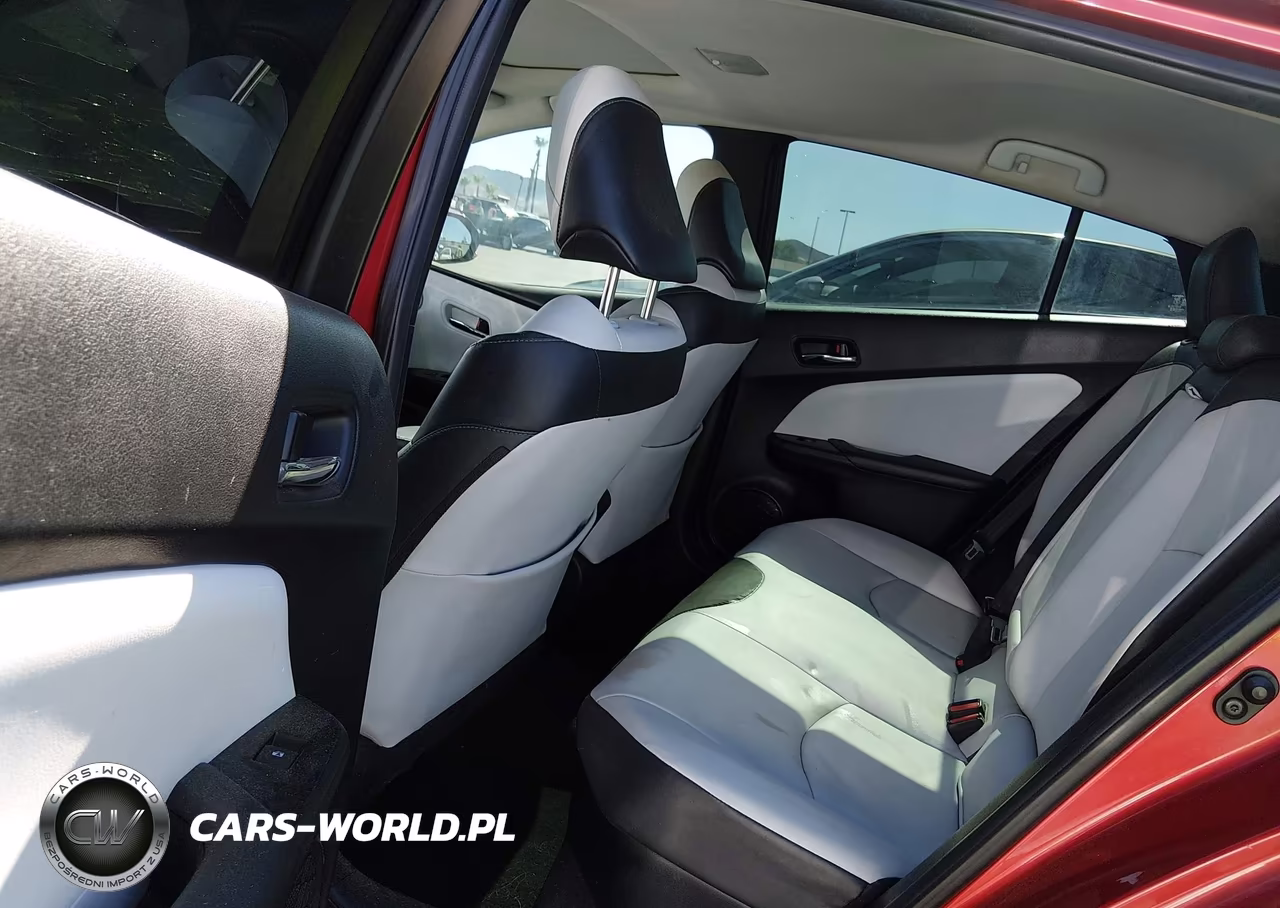 2018 Toyota Prius Four VIN:JTDKARFU8J3552107 - 8