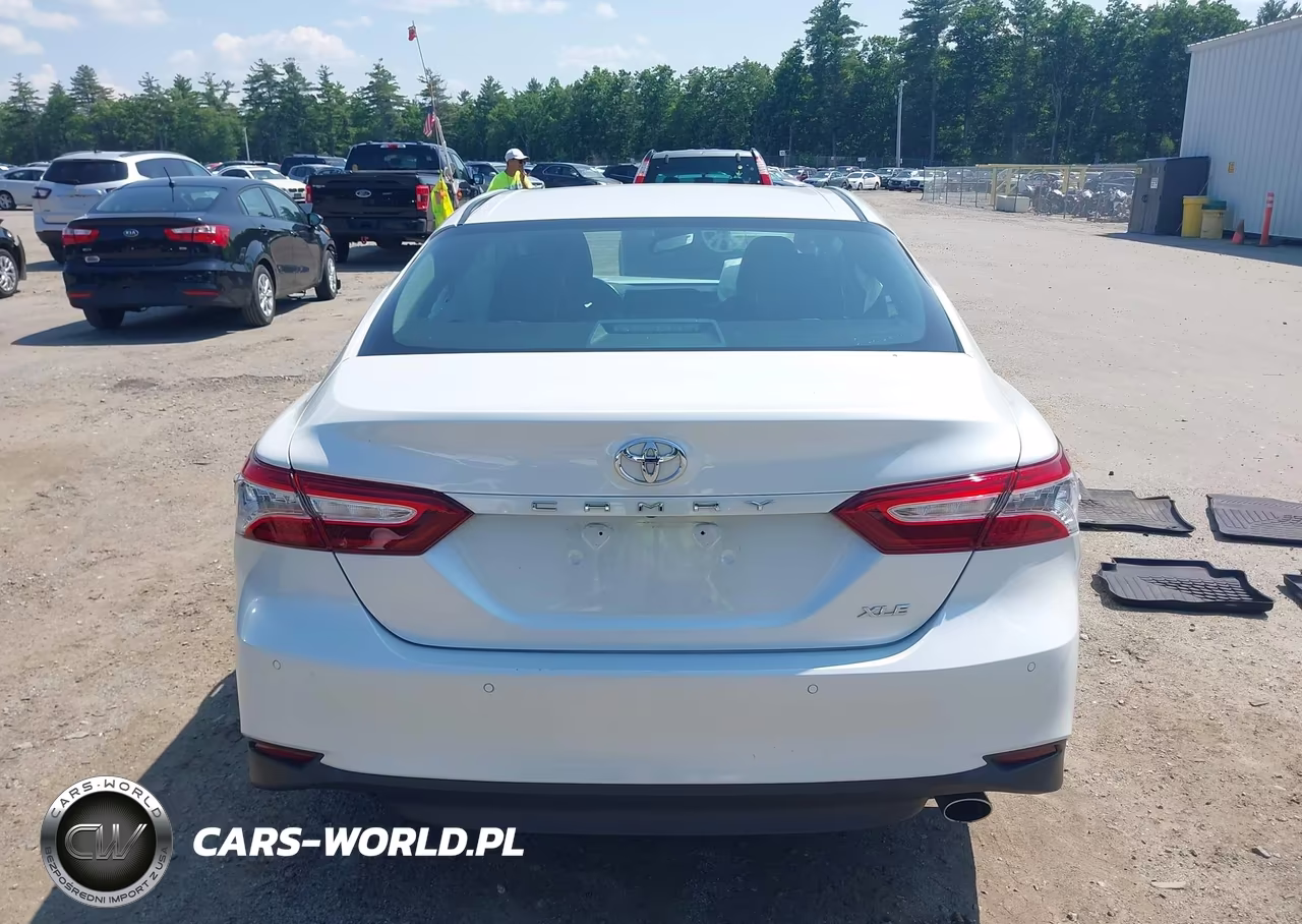 2018 Toyota Camry Xle VIN:4T1B11HK9JU010341 - 16