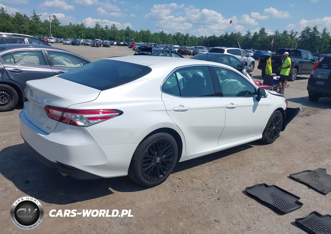 2018 Toyota Camry Xle VIN:4T1B11HK9JU010341 - 4