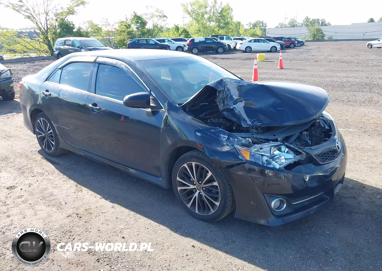 2014 Toyota Camry Se Sport – zdjęcie 1 z 17