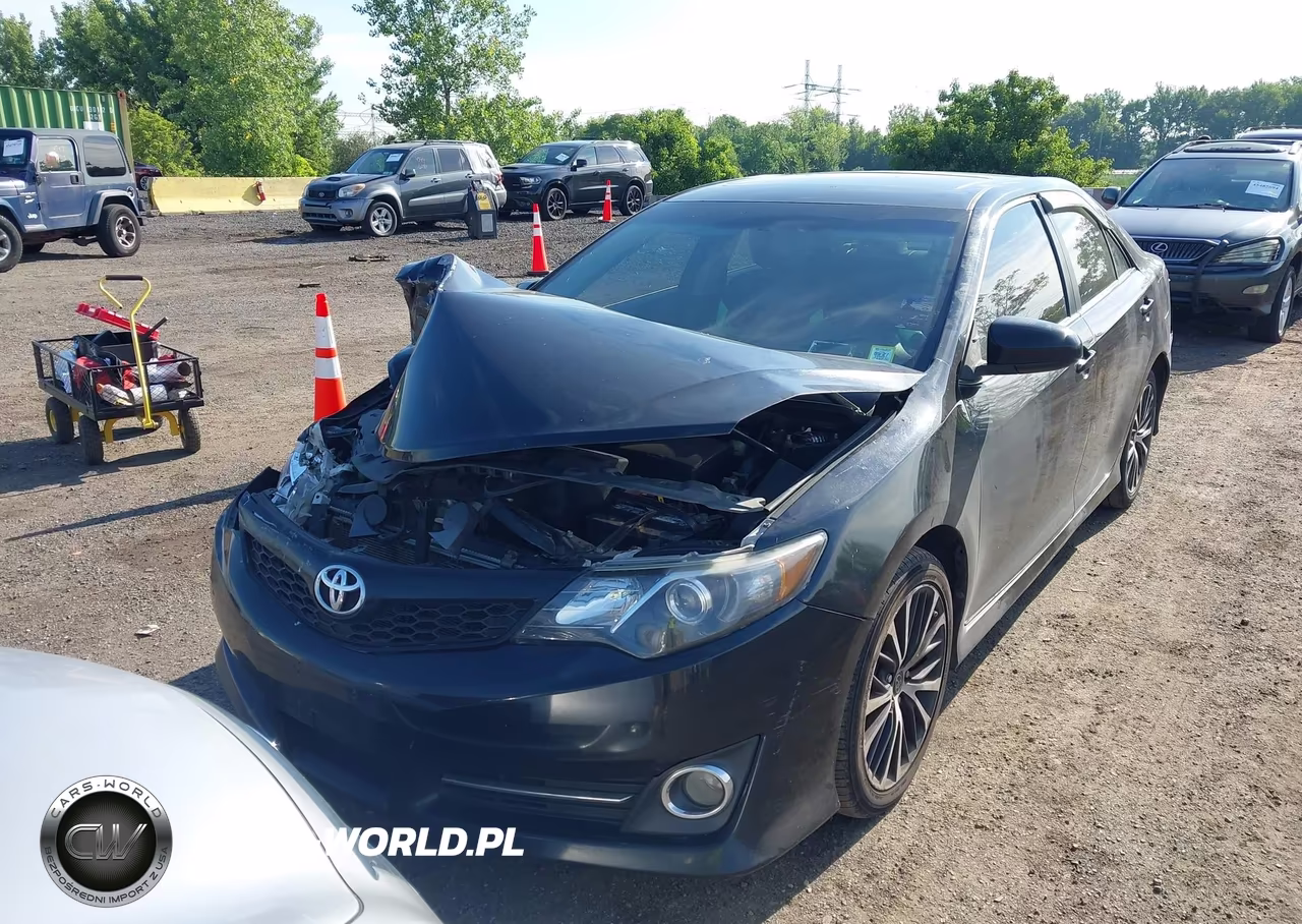 2014 Toyota Camry Se Sport VIN:4T1BF1FK5EU463804 - 12