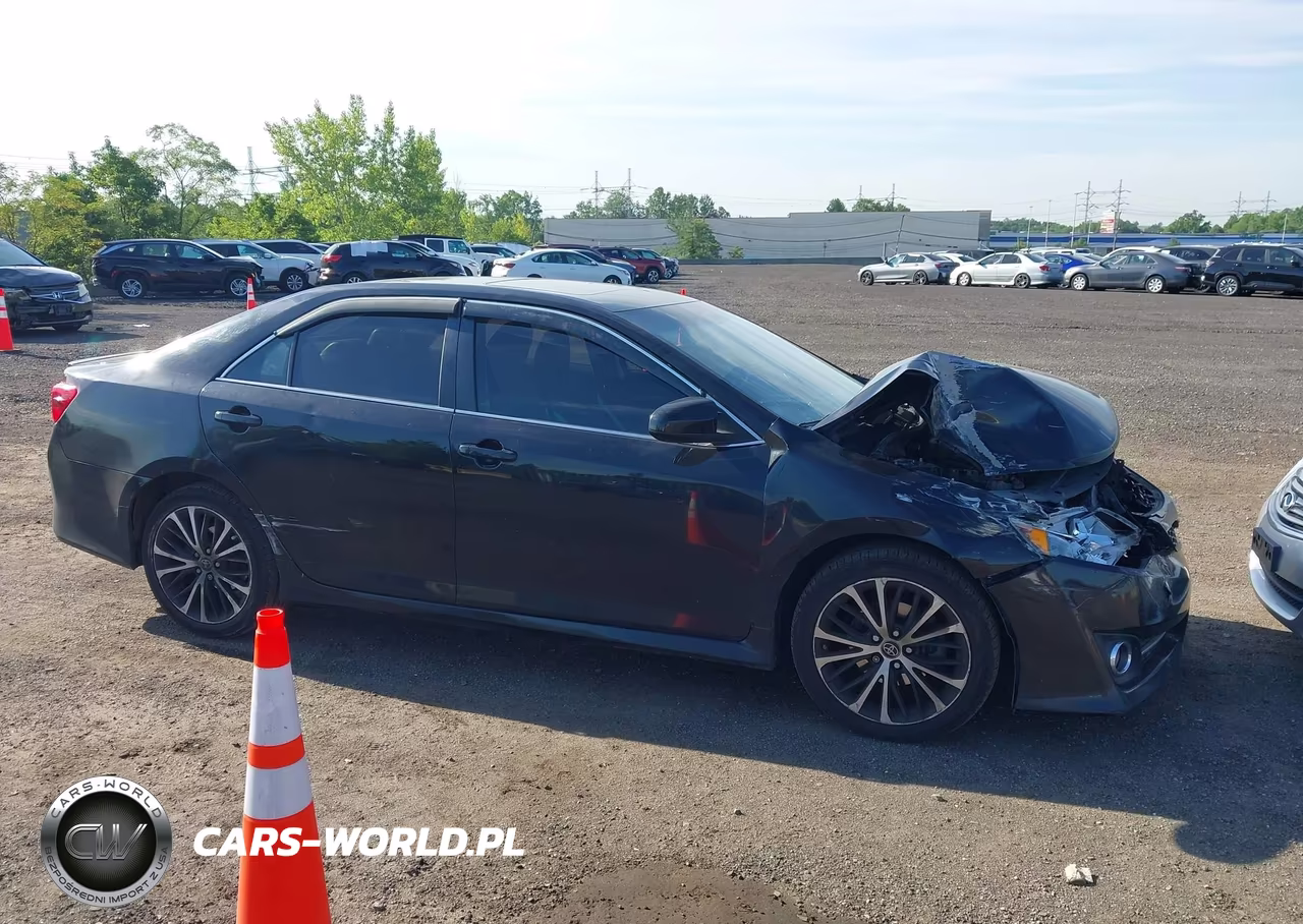 2014 Toyota Camry Se Sport VIN:4T1BF1FK5EU463804 - 13