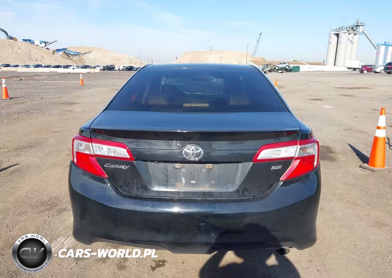 2014 Toyota Camry Se Sport VIN:4T1BF1FK5EU463804 - 16