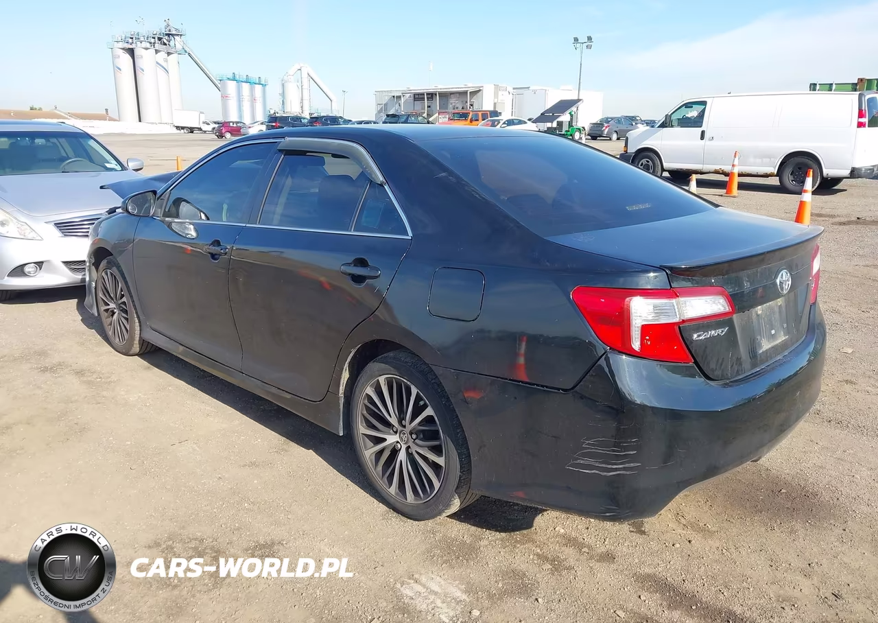 2014 Toyota Camry Se Sport VIN:4T1BF1FK5EU463804 - 3