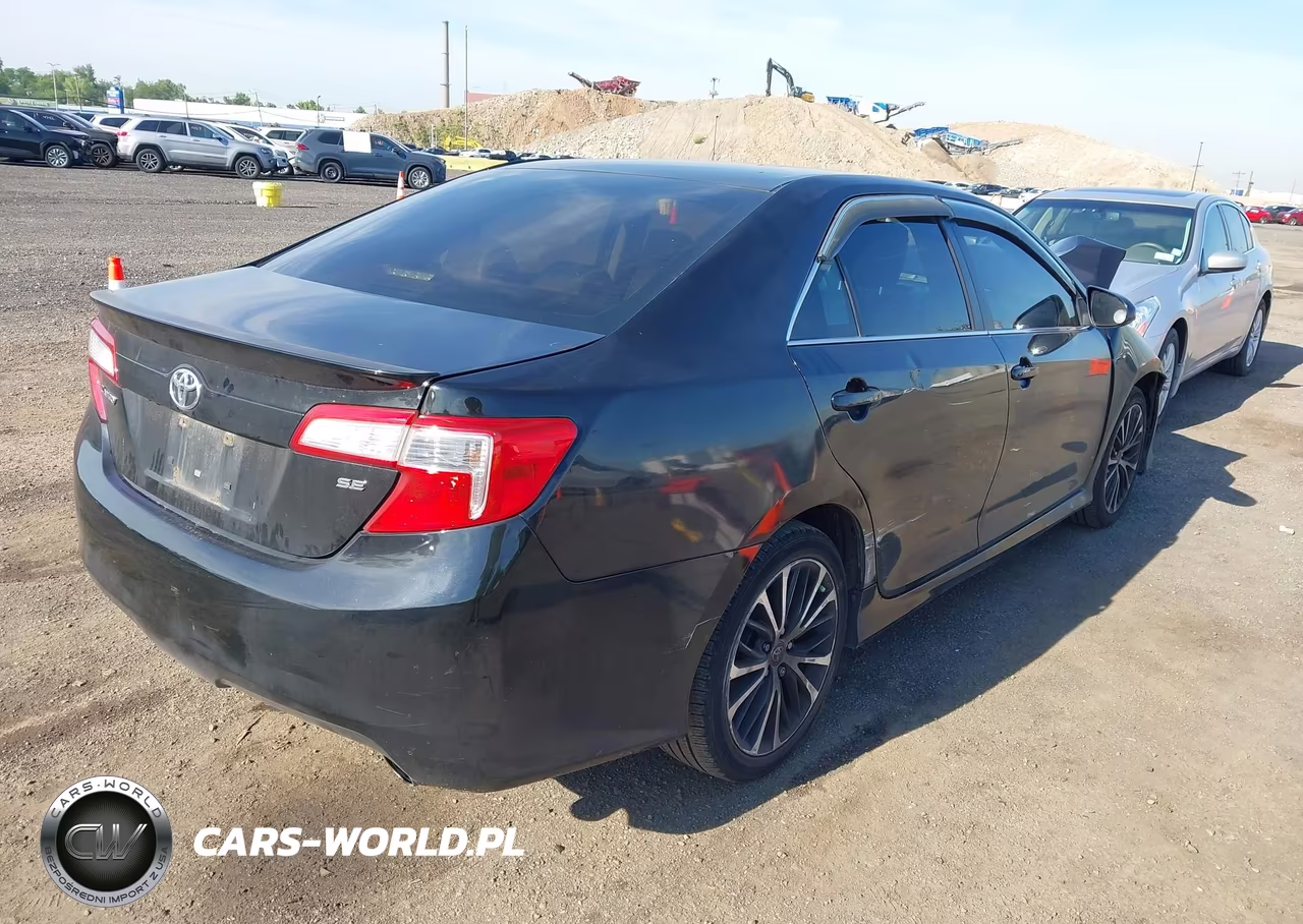 2014 Toyota Camry Se Sport VIN:4T1BF1FK5EU463804 - 4