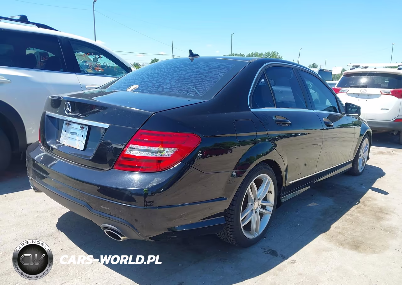 2012 Mercedes-Benz C 300 Sport 4Matic VIN:WDDGF8BB0CR203275 - 4